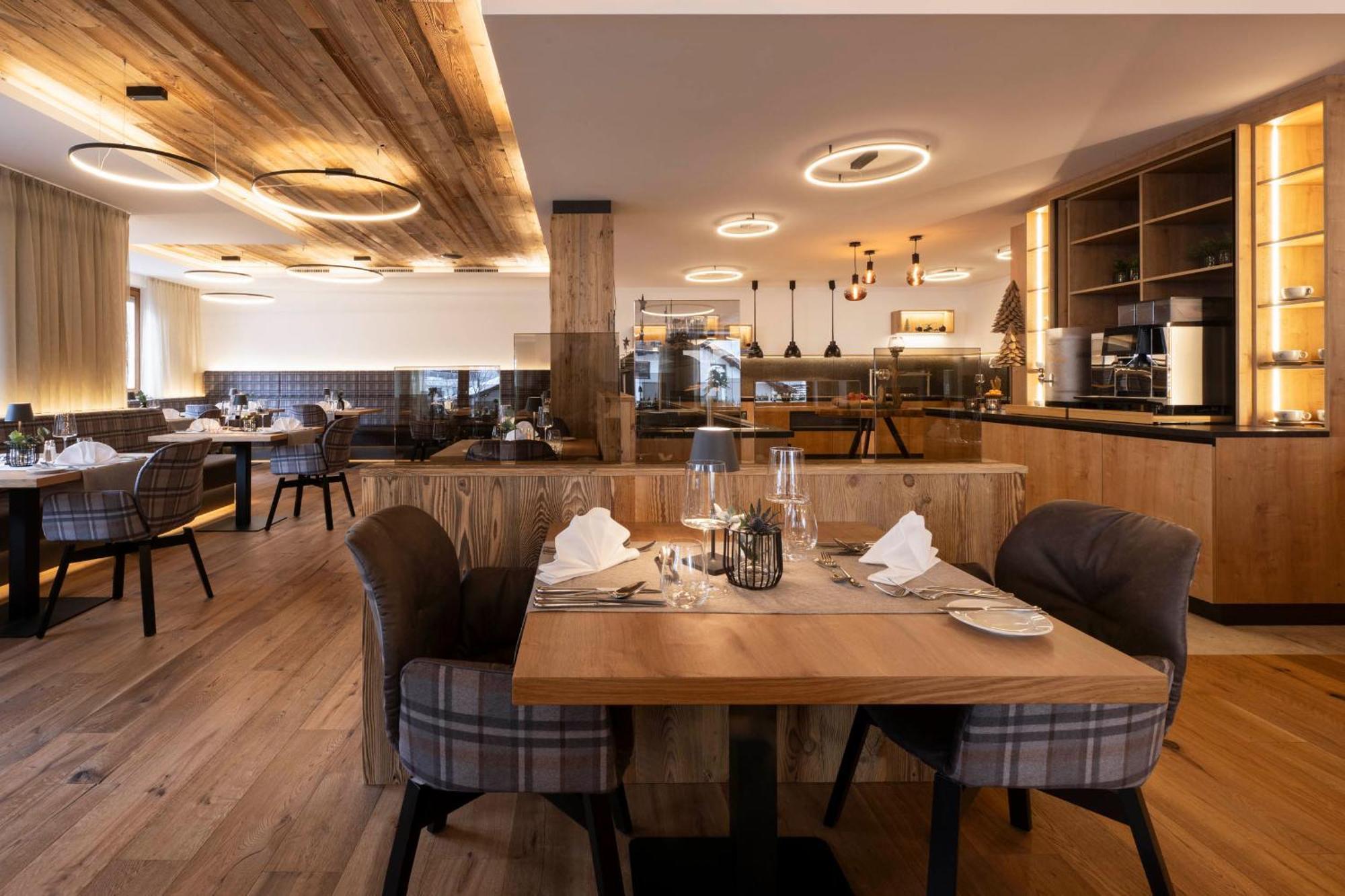 Hotel Brugger Fulpmes Buitenkant foto