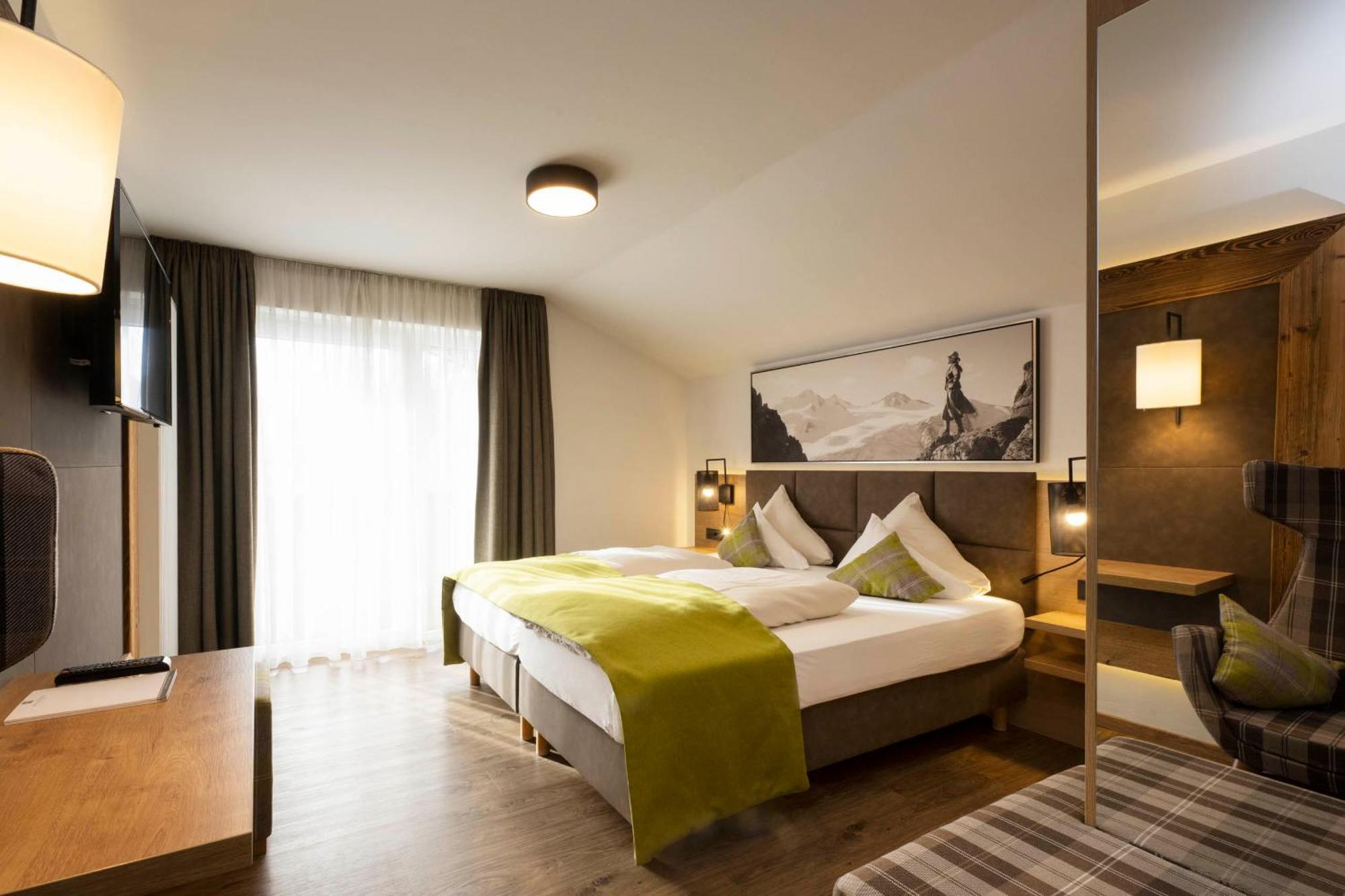Hotel Brugger Fulpmes Buitenkant foto